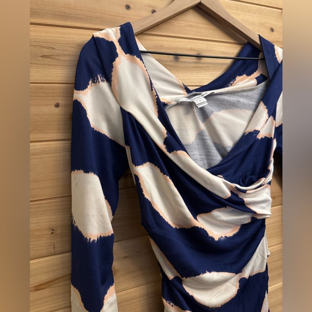 Diane VonFurstenberg Size 4 Bentley Ruched Wrap Silk 3/4 Dress - Picture 3 of 15